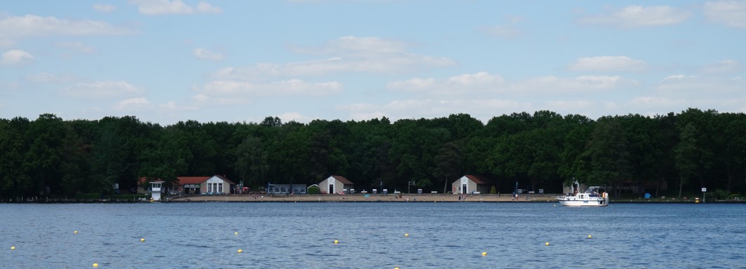 Das Strandbad Wendenschloss aus der Ferne